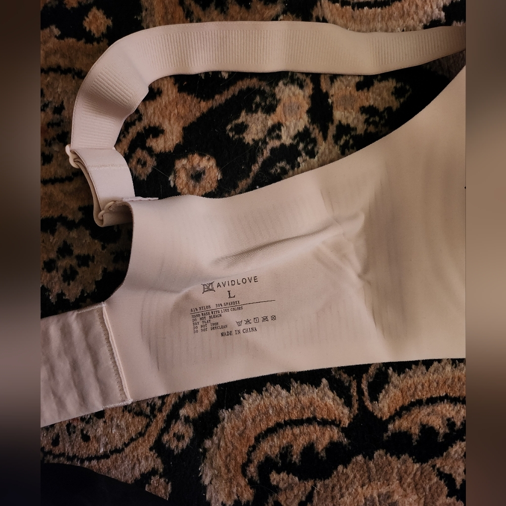 Seamless Nude Wireless Support Bra - Comfortable Everyday Shape - Picture 3 of 4